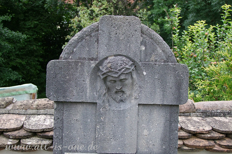 Heilig Kreuz Kapelle Polling Grabstein